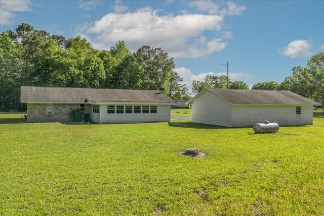 411 County Road 2298, Cleveland, TX 77327