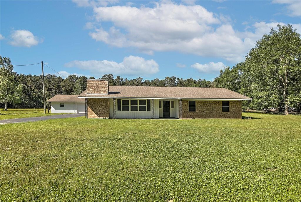 411 County Road 2298, Cleveland, TX 77327