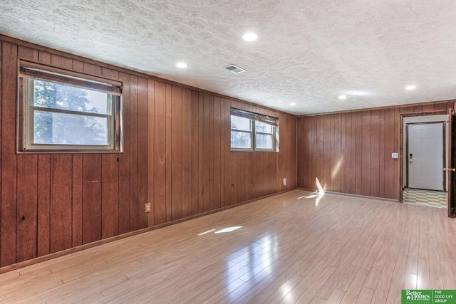3412 Leawood Drive, Bellevue, NE 68123