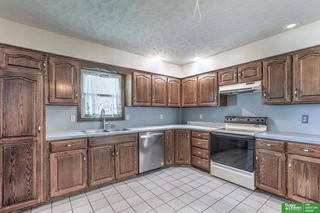 3412 Leawood Drive, Bellevue, NE 68123