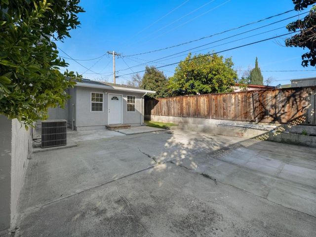 100 Beacon Drive, Milpitas, CA 95035
