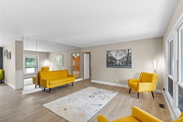 3475 Stonehaven, Florissant, MO 63033