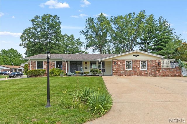 3475 Stonehaven, Florissant, MO 63033
