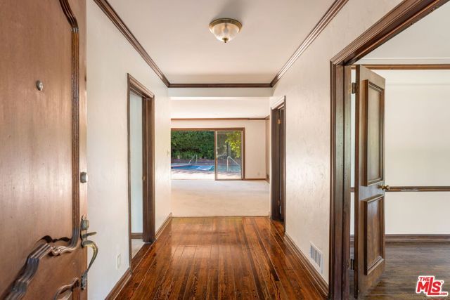 676 Elkins Road, Los Angeles, CA 90049