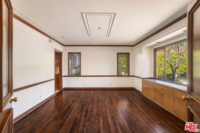 676 Elkins Road, Los Angeles, CA 90049