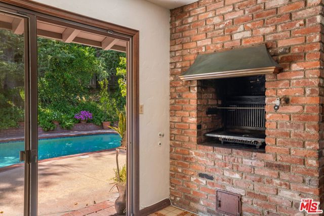 676 Elkins Road, Los Angeles, CA 90049