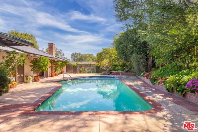 676 Elkins Road, Los Angeles, CA 90049