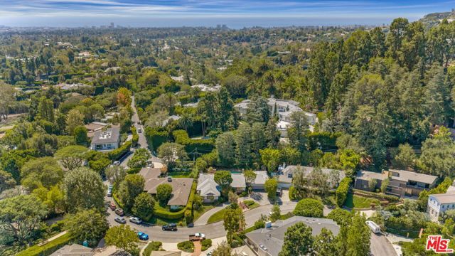 676 Elkins Road, Los Angeles, CA 90049