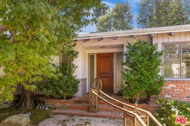 676 Elkins Road, Los Angeles, CA 90049
