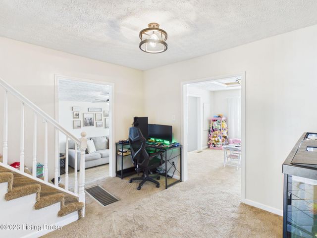 6617 W Orell Rd, Louisville, KY 40272