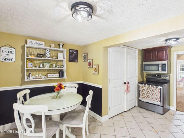 6617 W Orell Rd, Louisville, KY 40272
