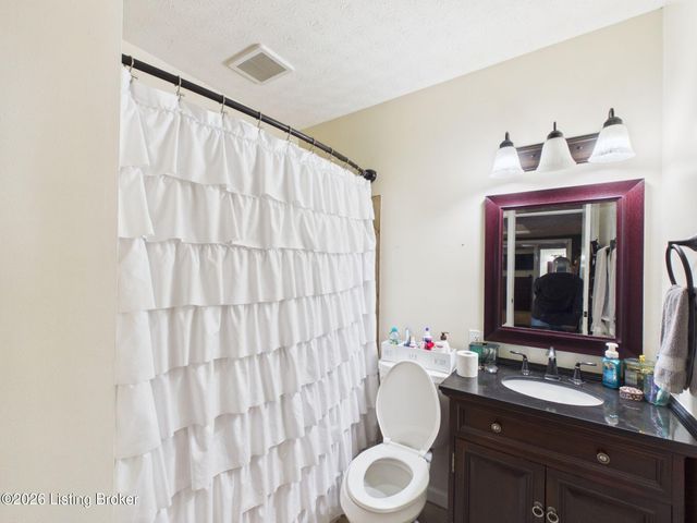 6617 W Orell Rd, Louisville, KY 40272