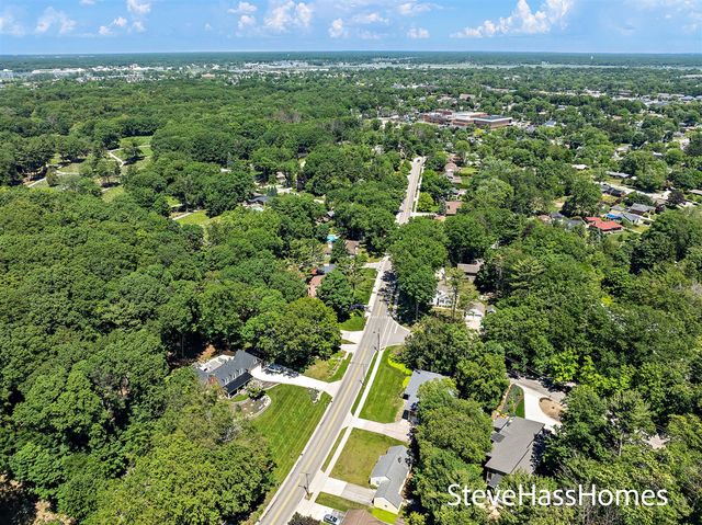 186 Grand Avenue, Grand Haven, MI 49417