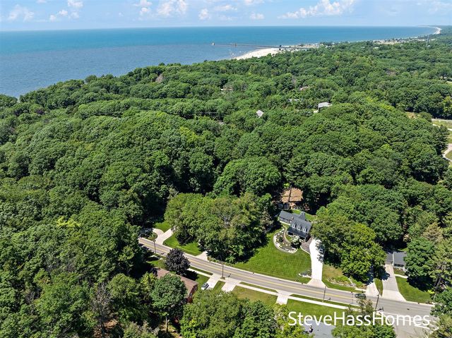 186 Grand Avenue, Grand Haven, MI 49417