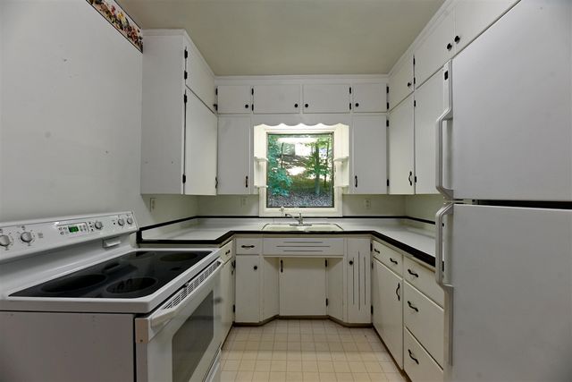 186 Grand Avenue, Grand Haven, MI 49417