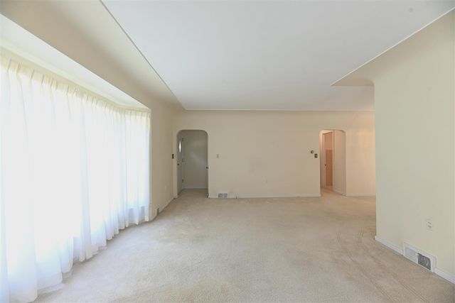 186 Grand Avenue, Grand Haven, MI 49417