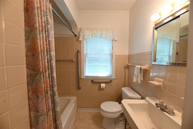 186 Grand Avenue, Grand Haven, MI 49417