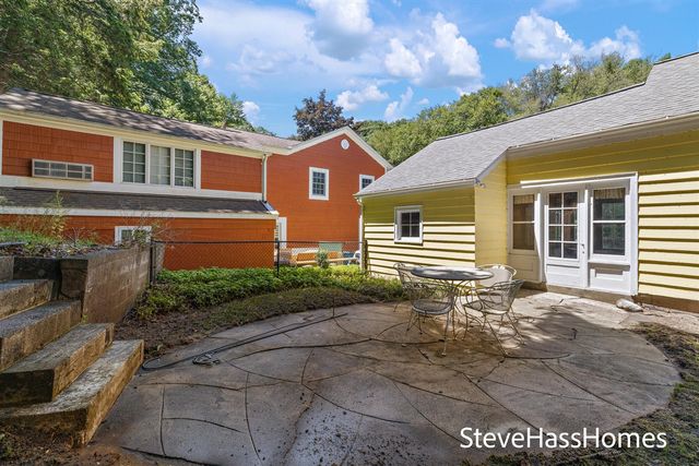186 Grand Avenue, Grand Haven, MI 49417