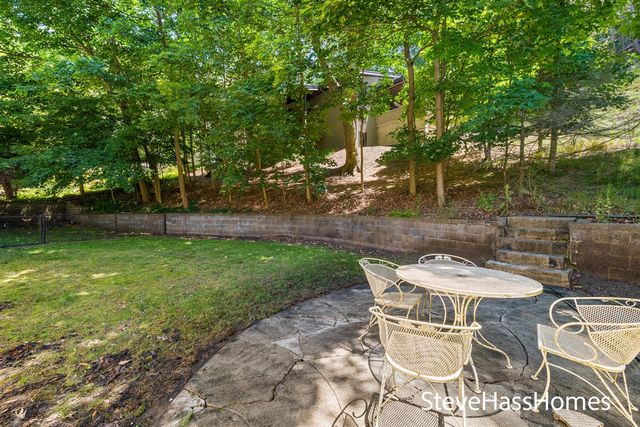 186 Grand Avenue, Grand Haven, MI 49417