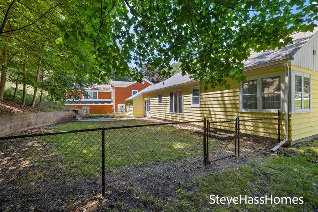186 Grand Avenue, Grand Haven, MI 49417