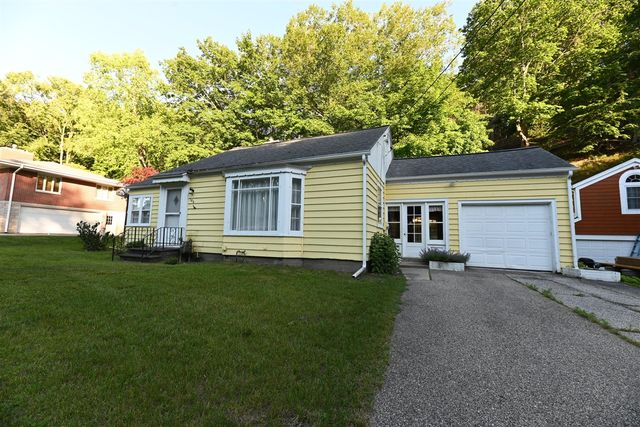 186 Grand Avenue, Grand Haven, MI 49417