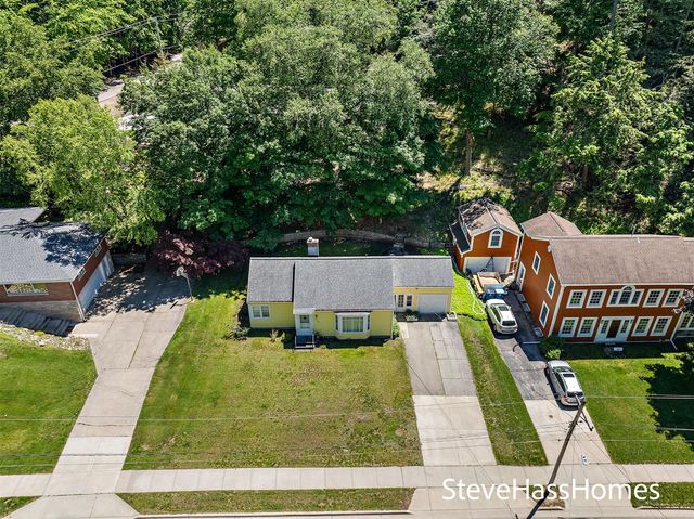 186 Grand Avenue, Grand Haven, MI 49417