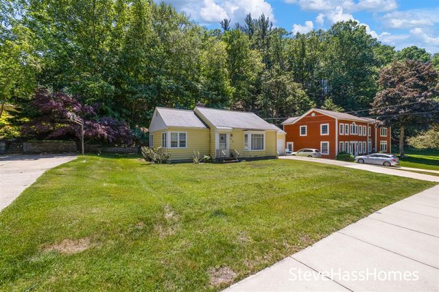 186 Grand Avenue, Grand Haven, MI 49417