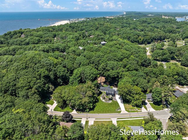 186 Grand Avenue, Grand Haven, MI 49417