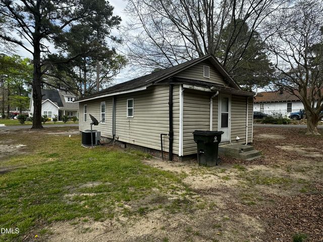 300 S Gardner Avenue, Kenly, NC 27542