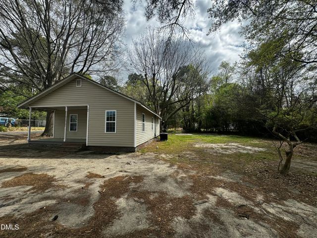 300 S Gardner Avenue, Kenly, NC 27542