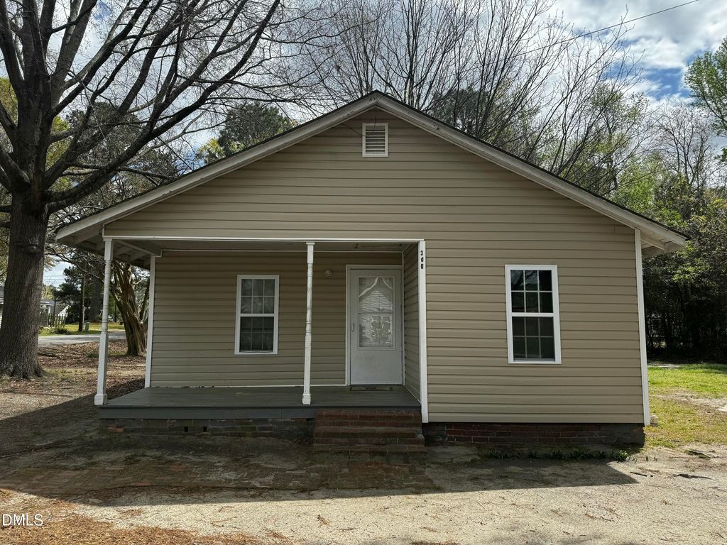 300 S Gardner Avenue, Kenly, NC 27542