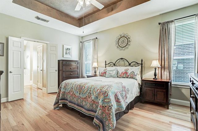 907 Norfolk Drive, Pearland, TX 77584