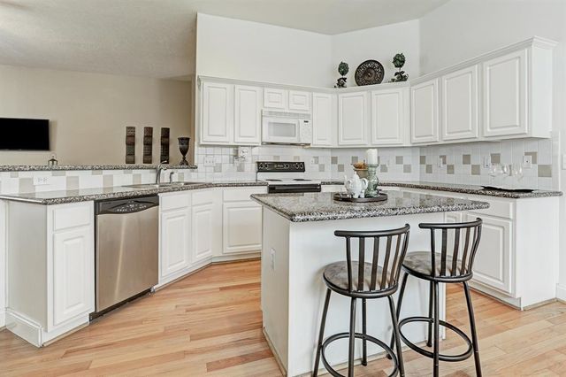 907 Norfolk Drive, Pearland, TX 77584