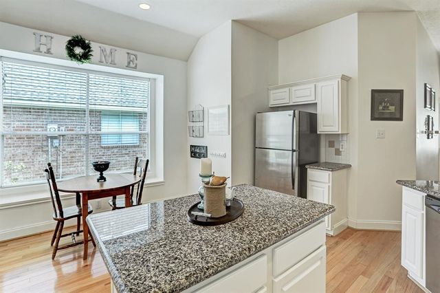 907 Norfolk Drive, Pearland, TX 77584