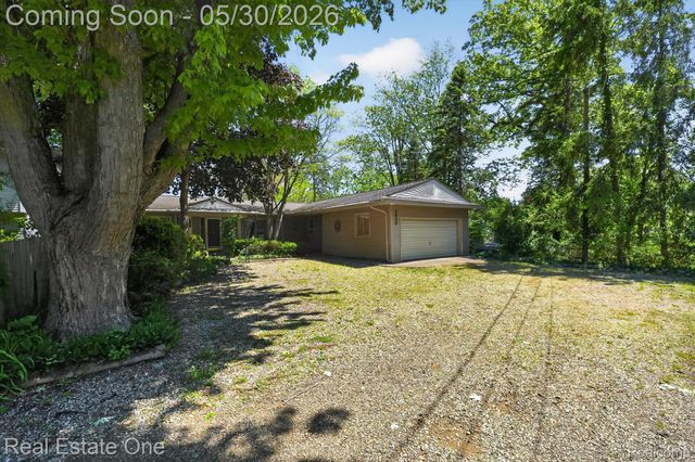 3920 Wint Road, Commerce Charter Township, MI 48382