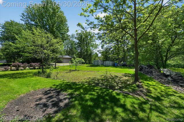 3920 Wint Road, Commerce Charter Township, MI 48382