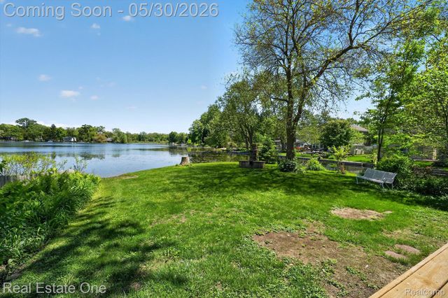 3920 Wint Road, Commerce Charter Township, MI 48382