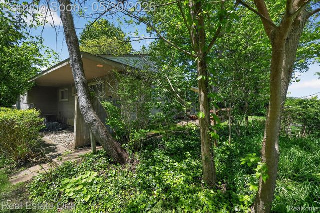 3920 Wint Road, Commerce Charter Township, MI 48382