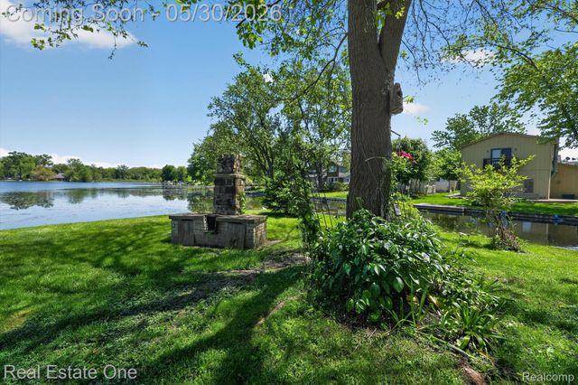 3920 Wint Road, Commerce Charter Township, MI 48382