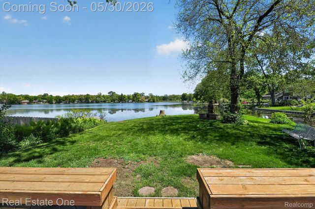3920 Wint Road, Commerce Charter Township, MI 48382