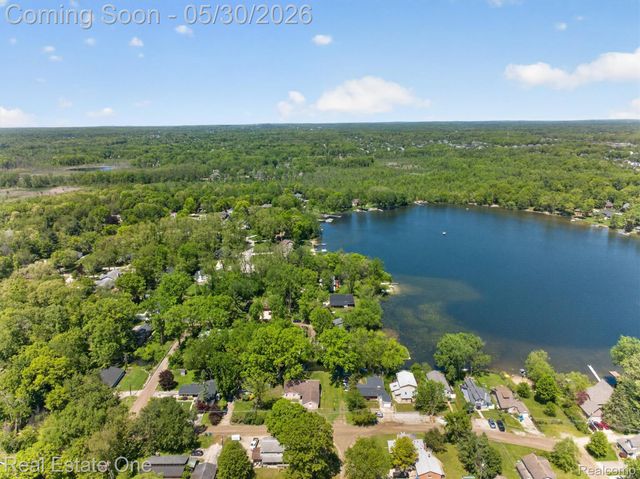 3920 Wint Road, Commerce Charter Township, MI 48382
