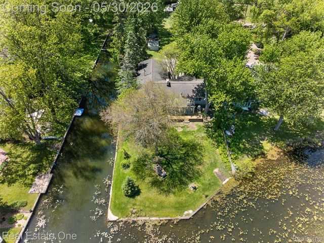 3920 Wint Road, Commerce Charter Township, MI 48382