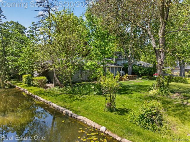3920 Wint Road, Commerce Charter Township, MI 48382