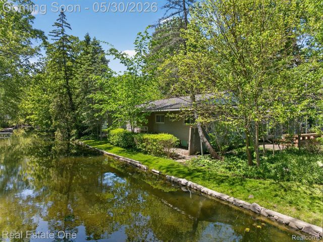 3920 Wint Road, Commerce Charter Township, MI 48382