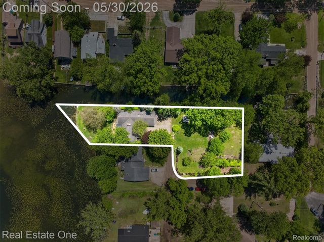 3920 Wint Road, Commerce Charter Township, MI 48382