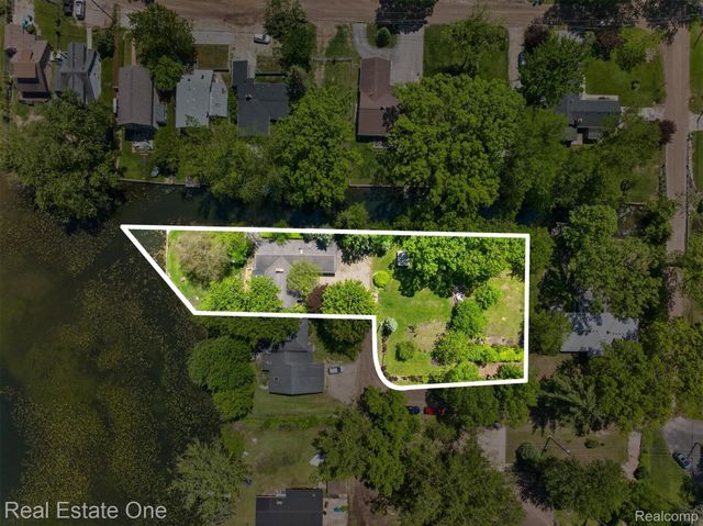 3920 Wint Road, Commerce Charter Township, MI 48382