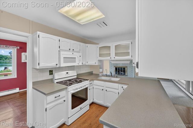 3920 Wint Road, Commerce Charter Township, MI 48382