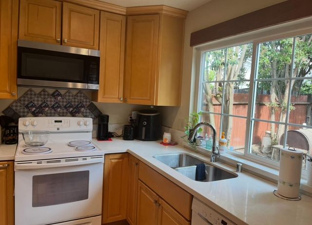 1371 Old West Dr, Sacramento, CA 95834