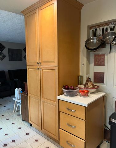 1371 Old West Dr, Sacramento, CA 95834