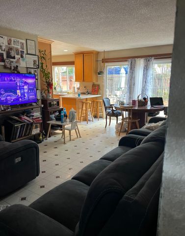 1371 Old West Dr, Sacramento, CA 95834